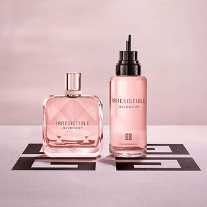 View 6 - IRRESISTIBLE RICARICA - Un'irresistibile fragranza di Rosa sensuale che danza con un luminoso Legno Biondo, in un nuovo formato da 150 ml per ricaricare il flacone da 100 ml. GIVENCHY - 150 ML - P000277